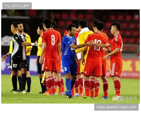 国足迎来关键热身赛 全队备战备受球迷关注